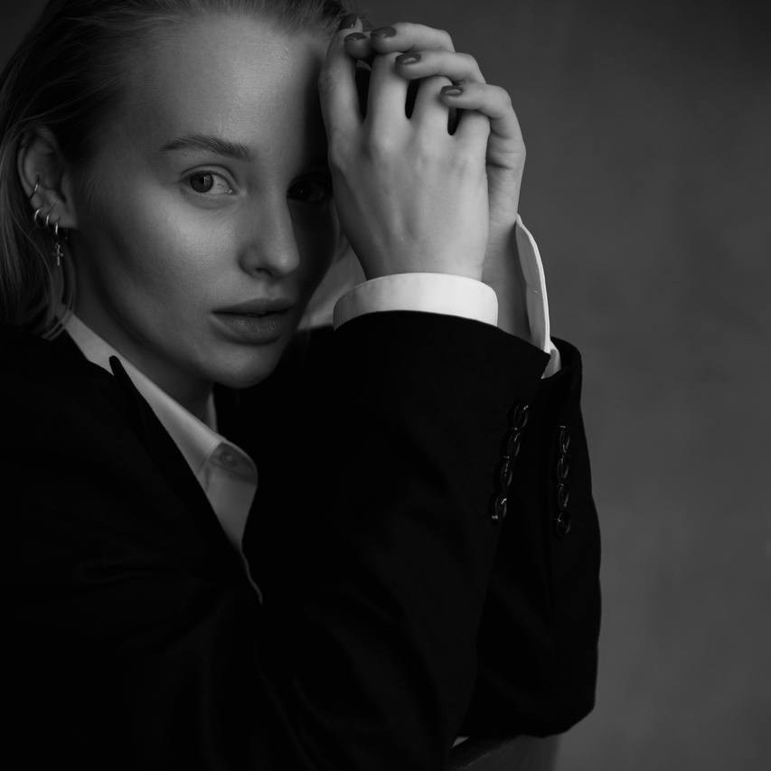 Контакты. Фотограф Мария Сивохина