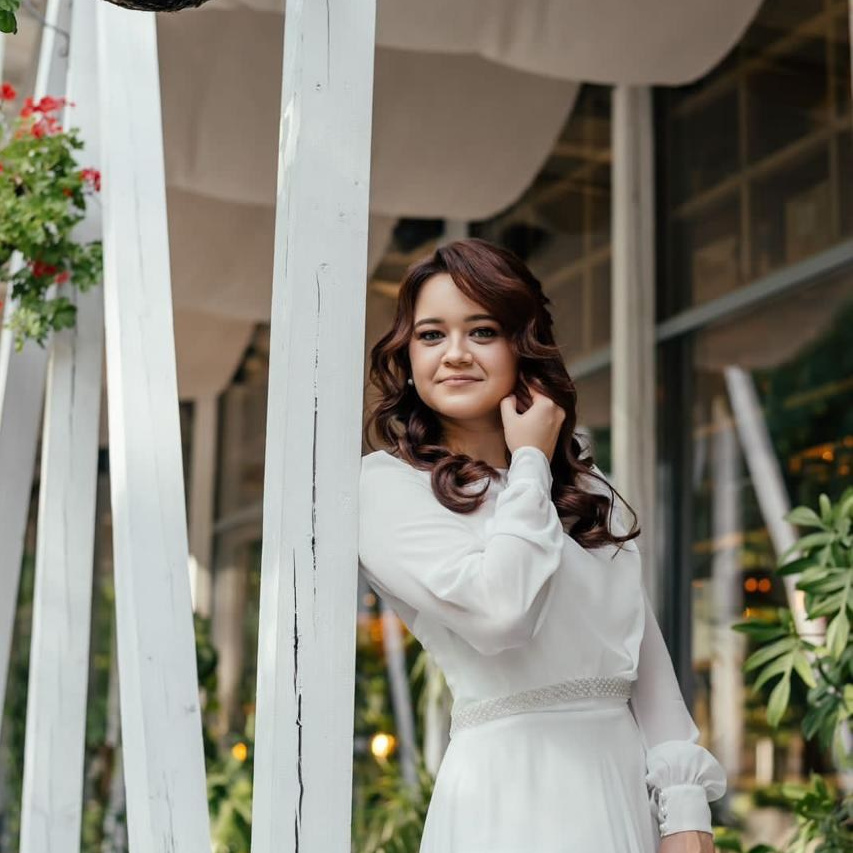 Свадебный стилист по прическам и макияжу в Ростове-на-Дону Даниэла Дар