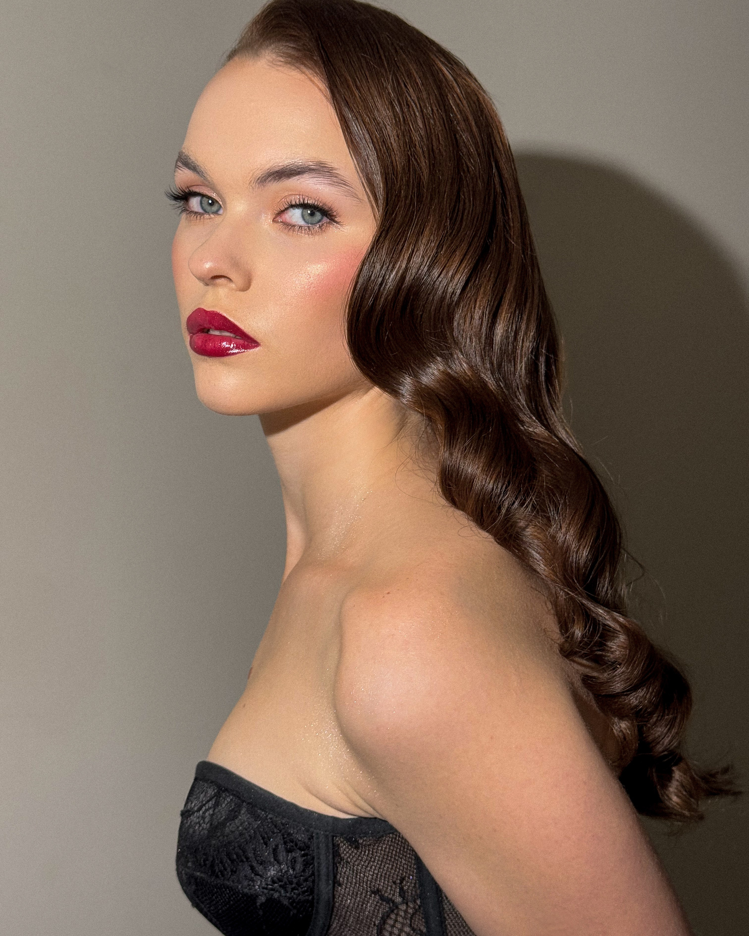 Вечерние образы. Свадебный визажист и стилист по прическам в Москве