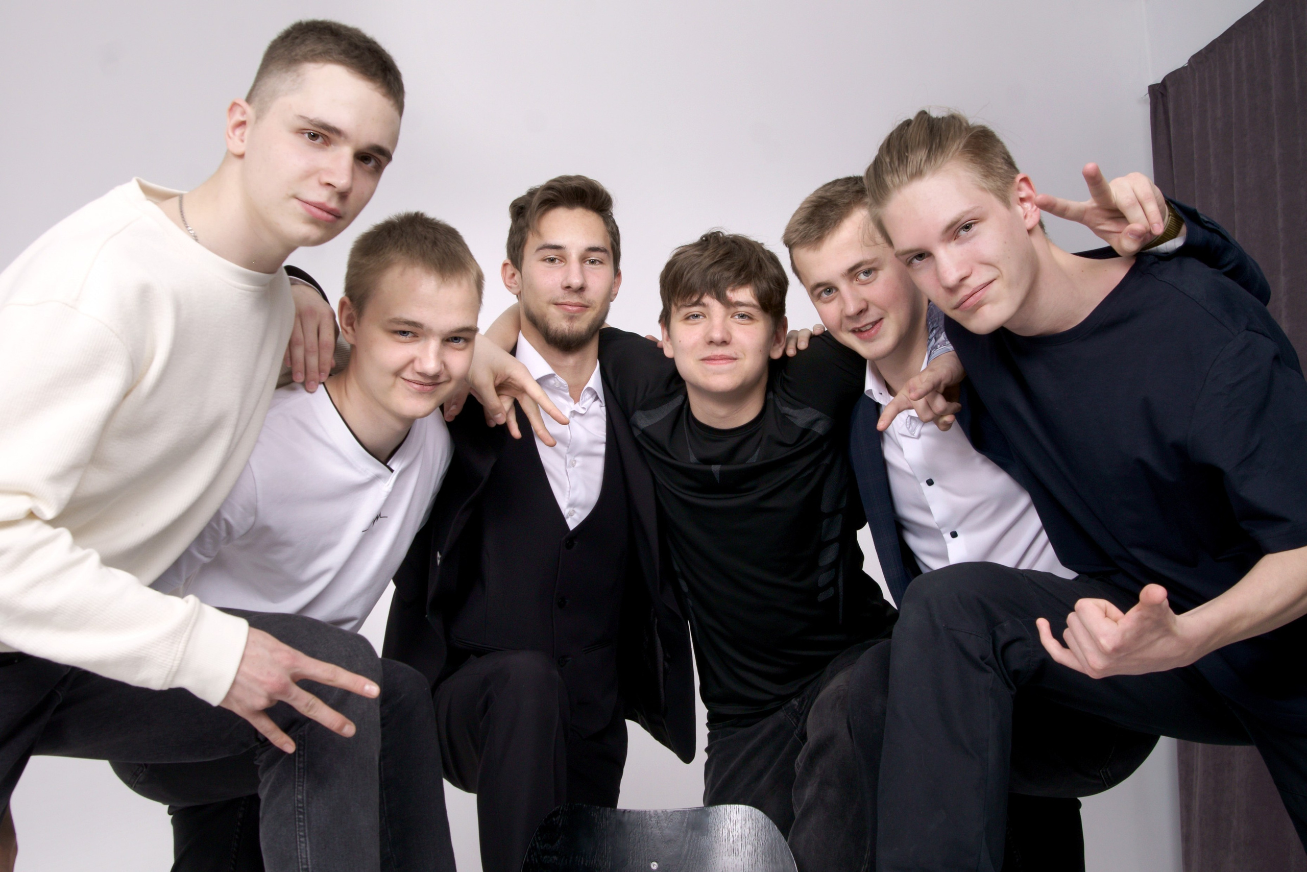 Студийная фотосессия выпускников 9,11 класса старшей школы