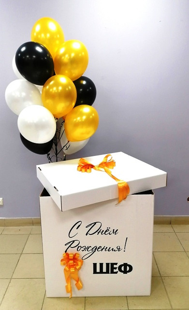 Коробка с шарами. Студия праздничного декора