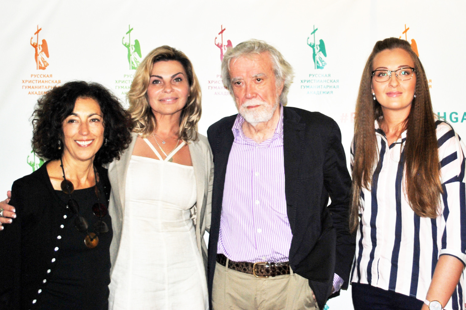 照片庫. 根據照片訂購繪畫和肖像。藝術家 Sofia Rechling