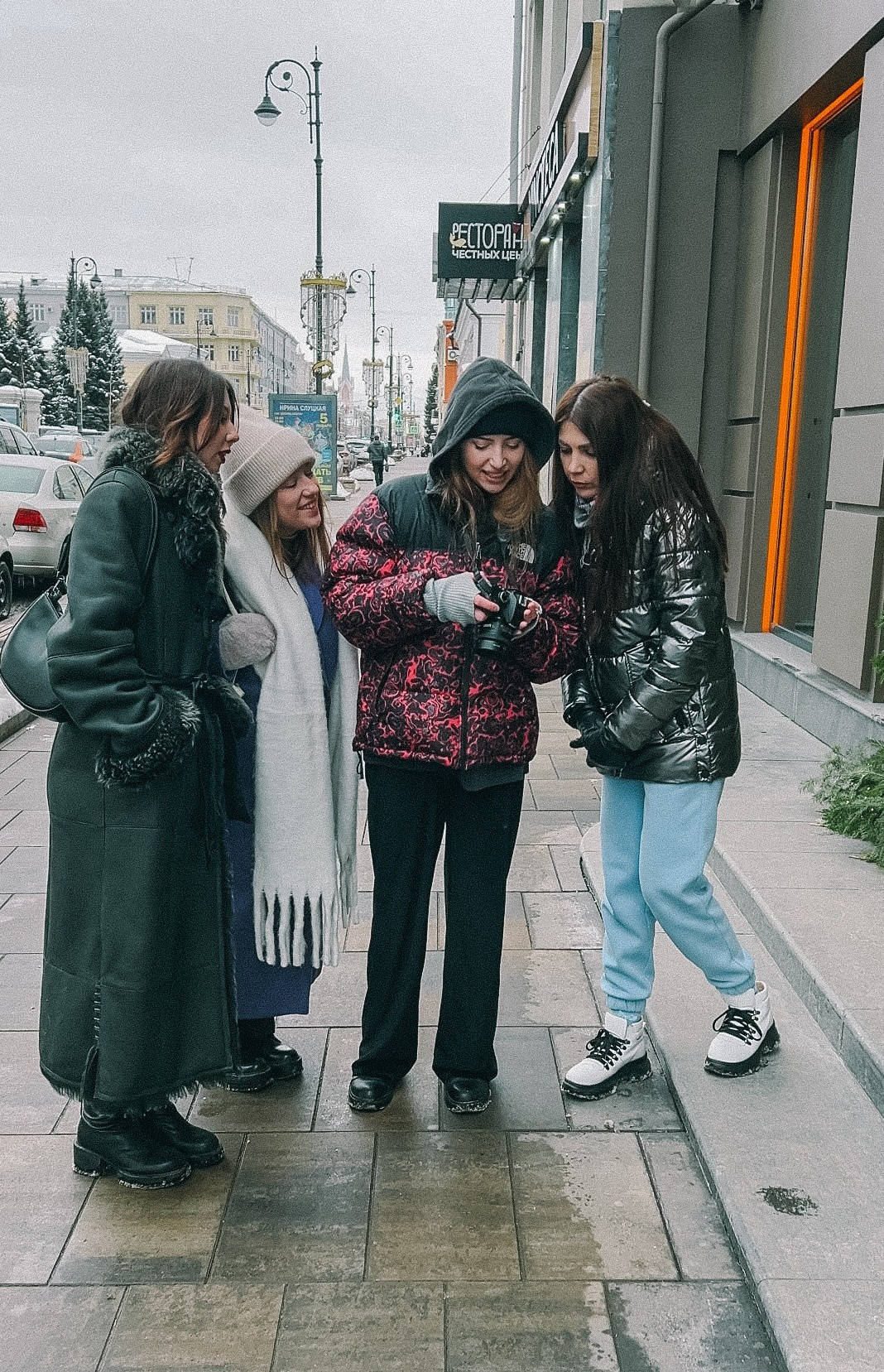 Фотосессия с еловыми ветками