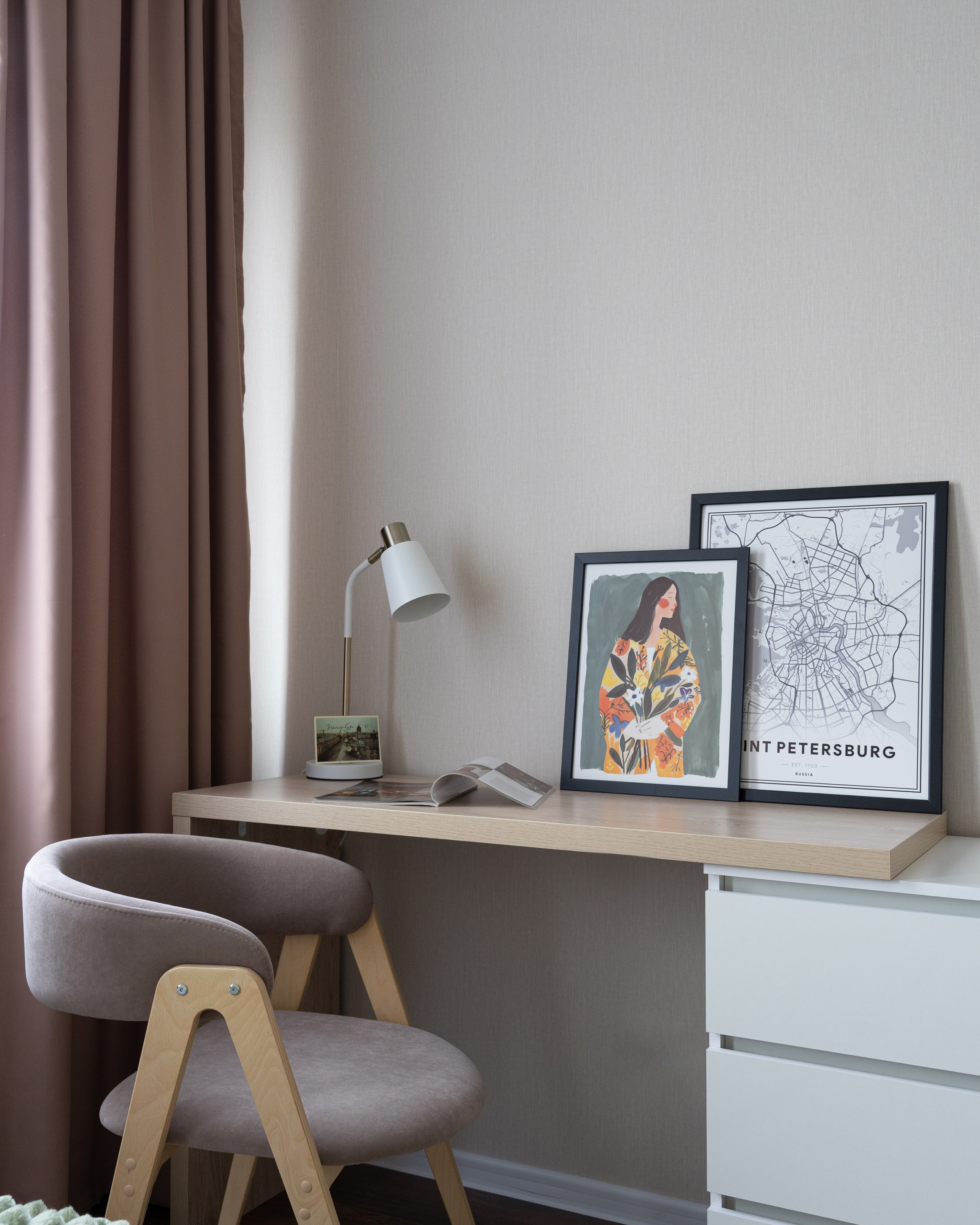 эстетичное фото спальни в светлых и бежевых тонах