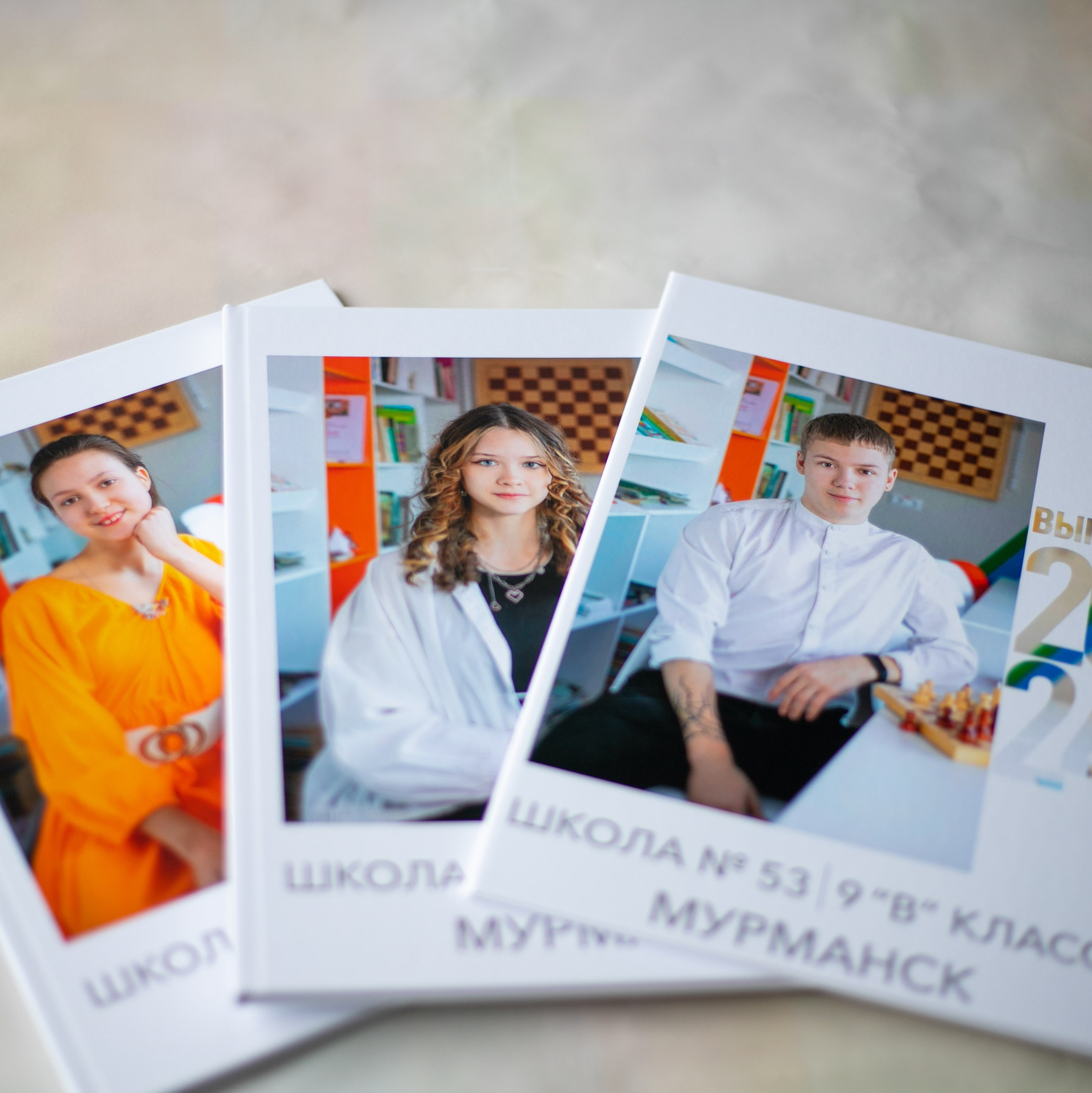 Примеры выпускных альбомов. Фотограф Вероника Федосеева Мурманск