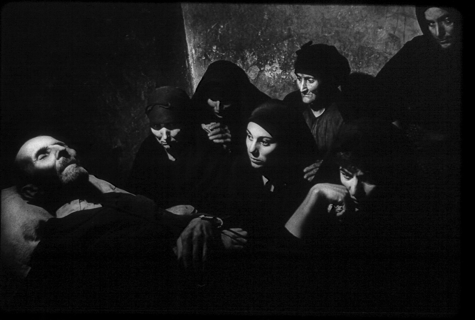 W. Eugene Smith. Выпускные альбомы, фотограф Денис Зимин в городе Ростове-на-Дону