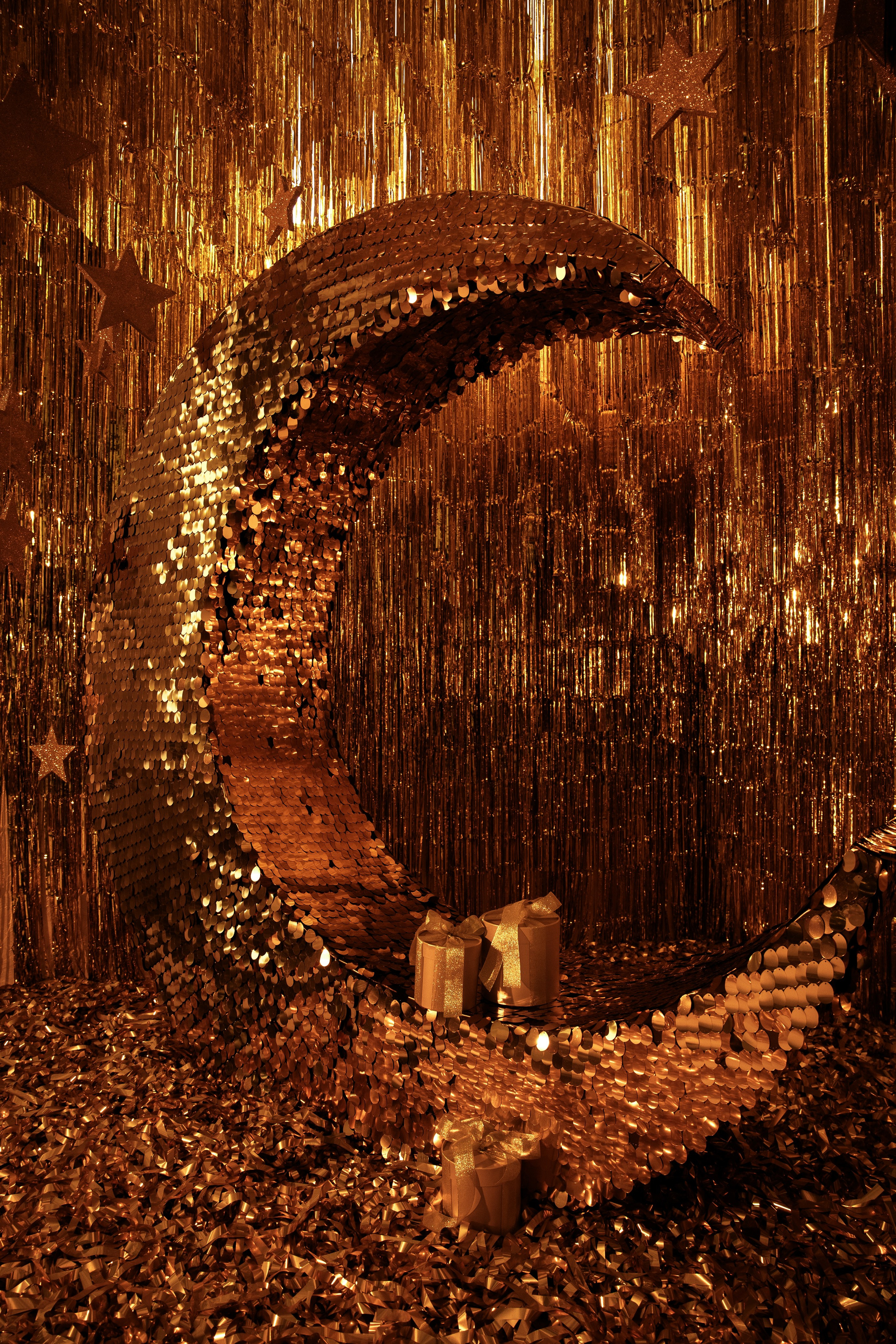 золотая луна в фотостудии