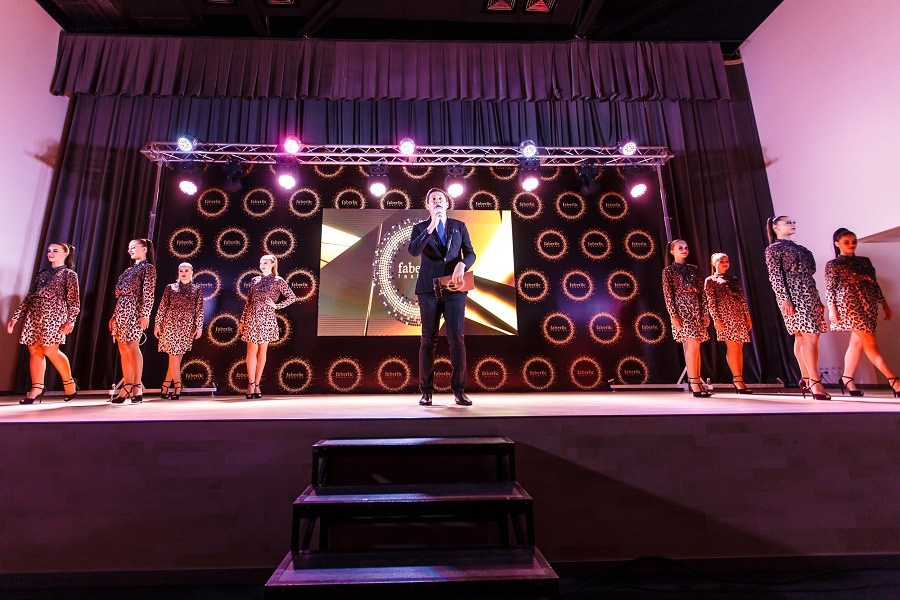 Шоу-программа на сцене