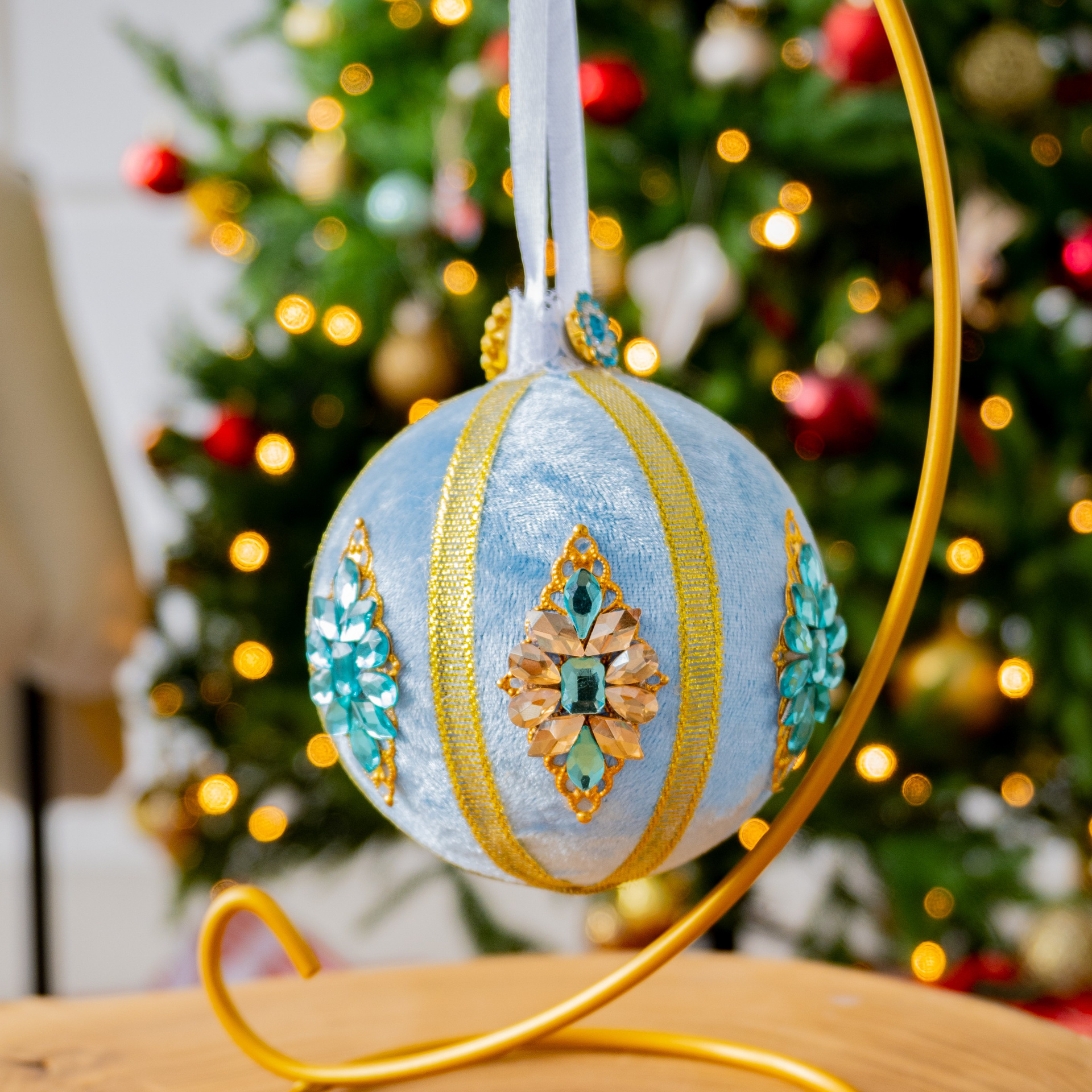 новогодний елочный шар из голубого бархата