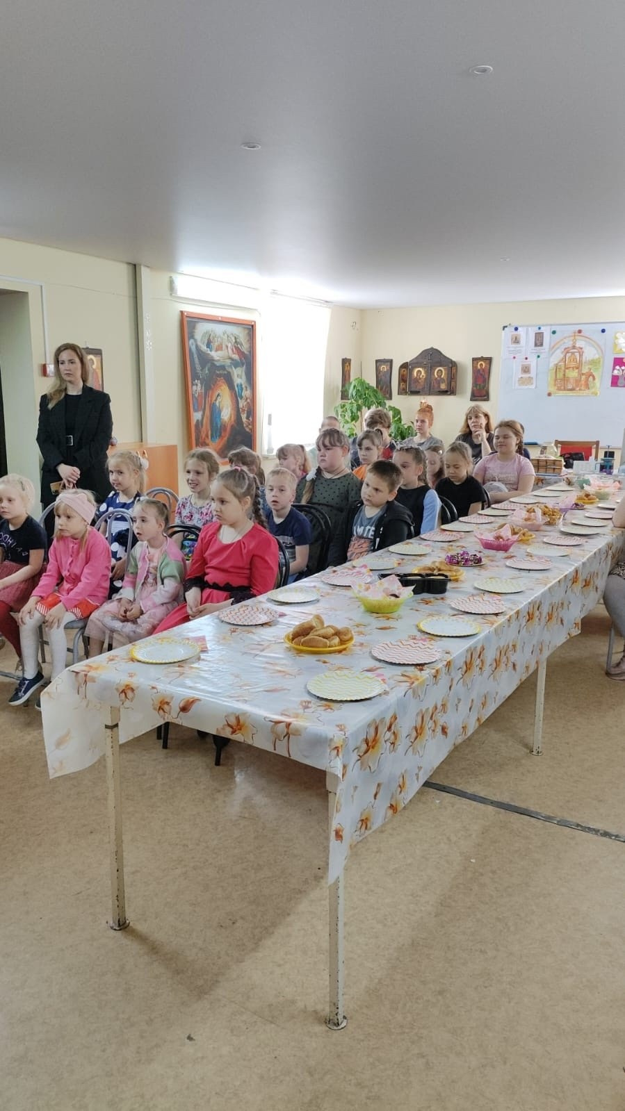 В воскресной школе при храме Трех Святителей прошел праздник. Северное благочиние Саратовской епархии