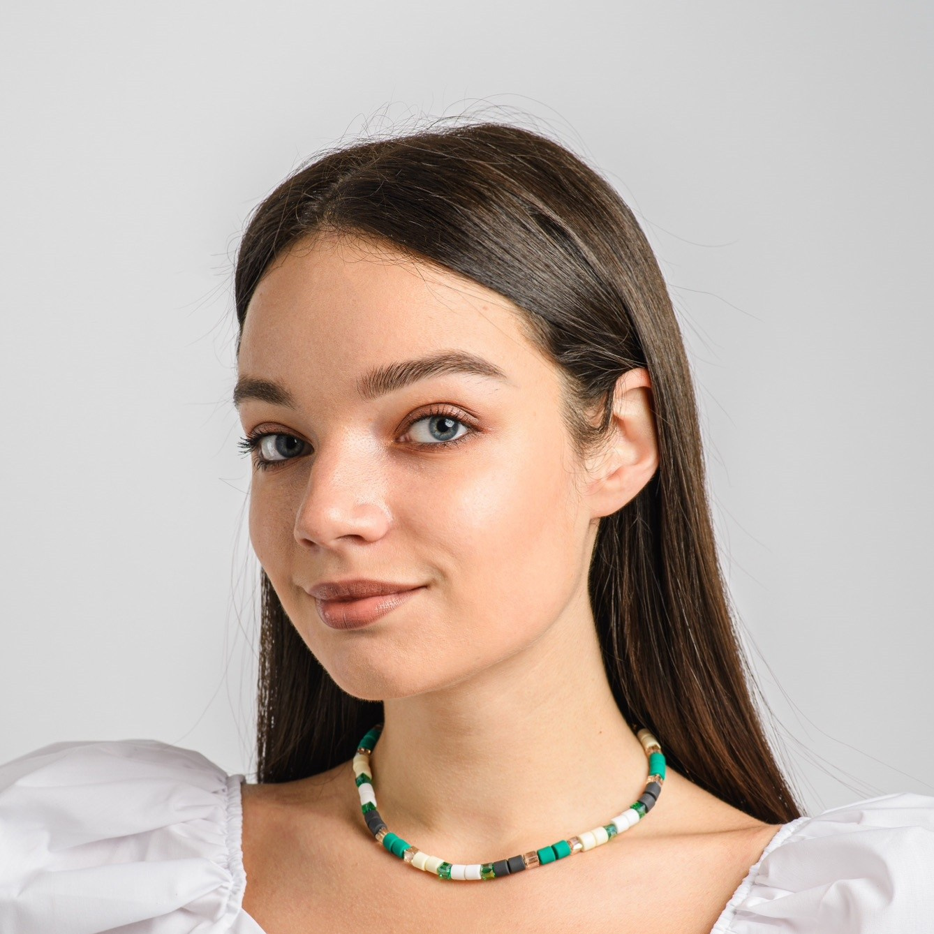 Эффектная предметная съемка с девушками моделями для вашего бренда в Москве.