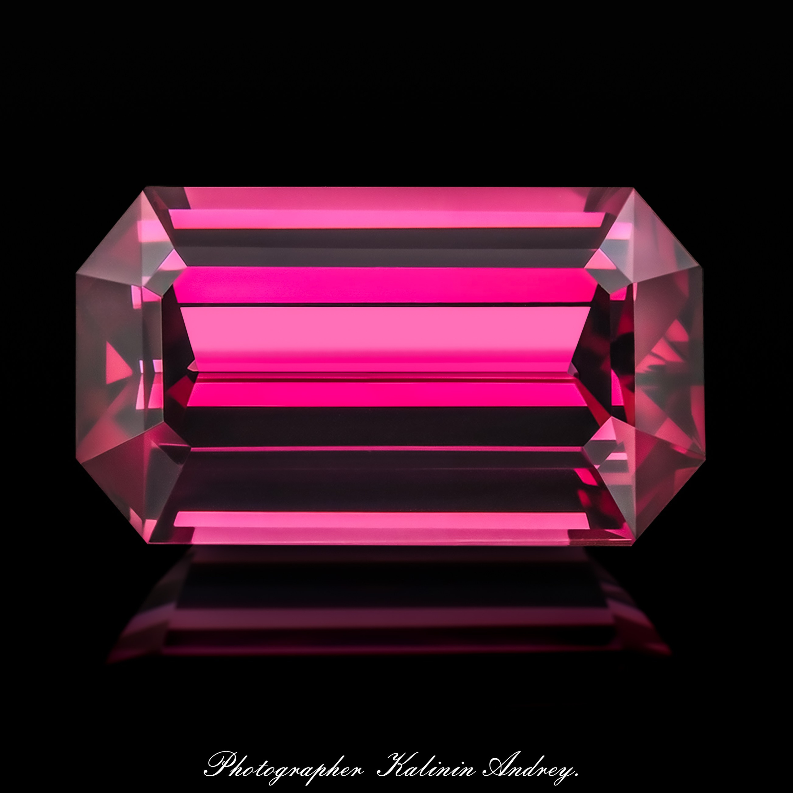 Рекламный предметный фотограф ювелирных изделий Калинин  Андрей  Сергеевич Москва тел +7 966-003-13-07. Высококачественная профессиональная рекламная фотосъёмка ювелирных украшений, драгоценных камней в Москве. Обучение, консультация