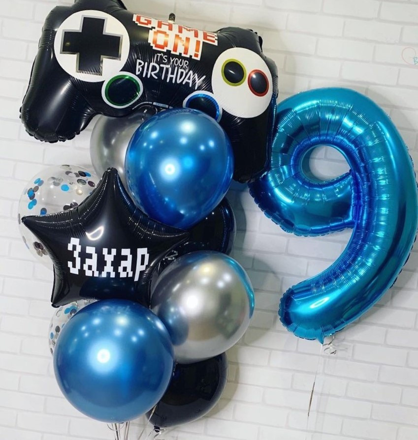 Шары с синими цифрами. Студия праздничного декора