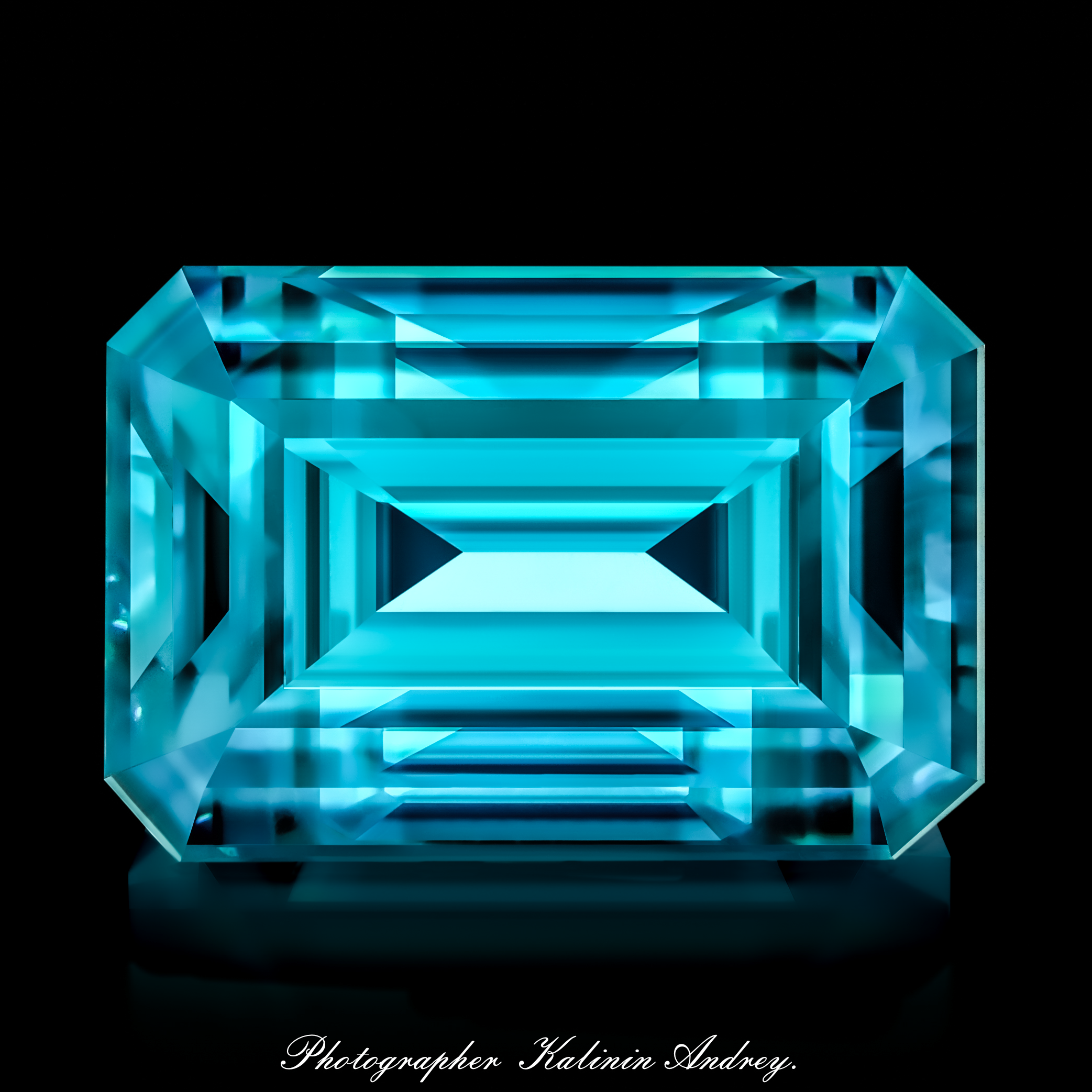 Индивидуальность каждого камня уловлена Андреем Калининым.