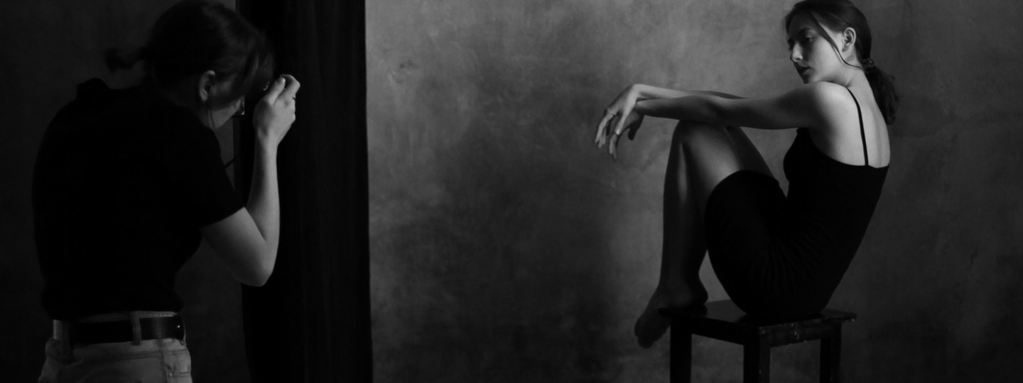 модель позирует для ученика фотошколы Владимира Лёвина