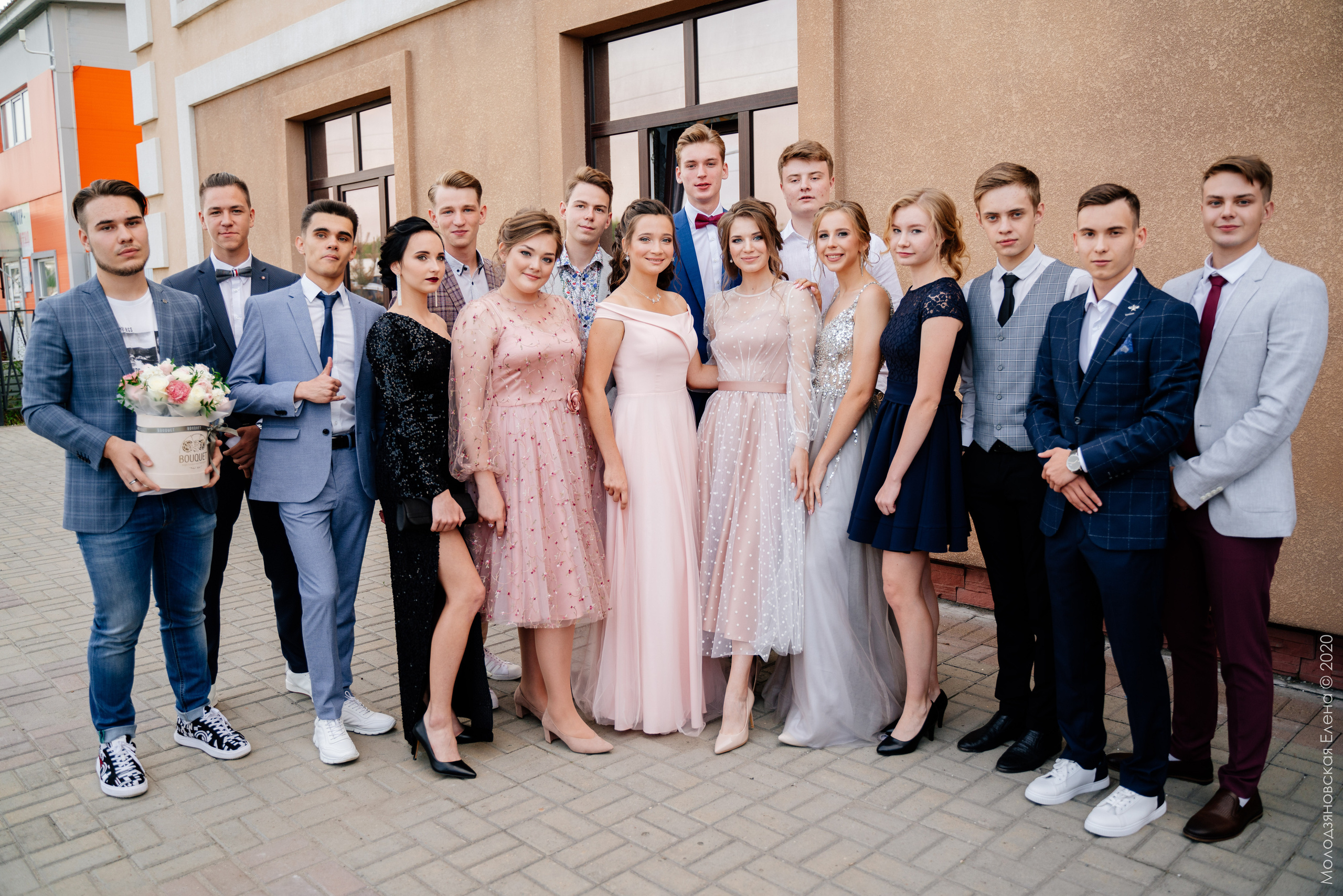 Фотограф и видеограф на выпускной в школе г. Магнитогорск. Семейный и свадебный фотограф Молодзяновская Елена