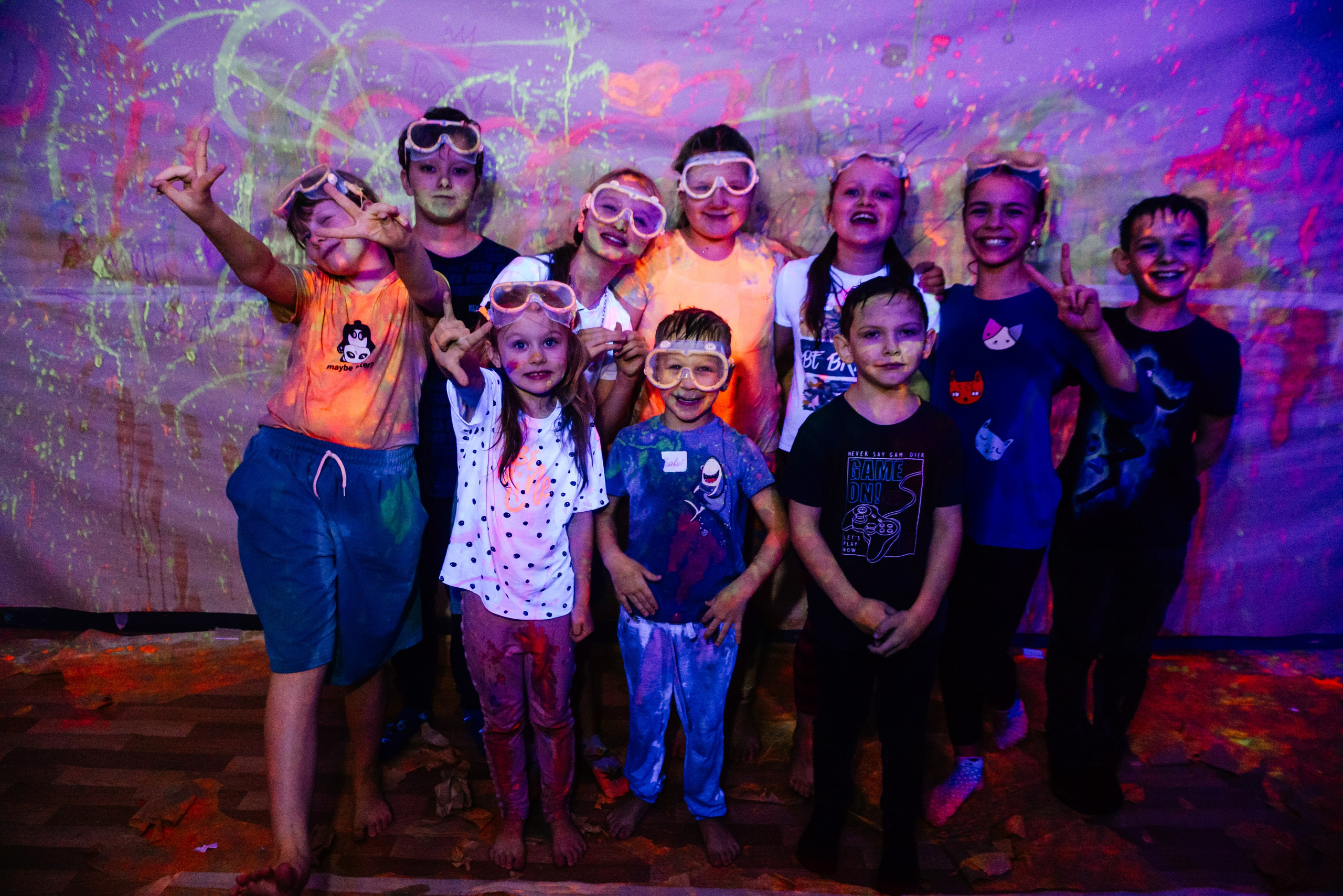 День рождения подростка в студии свободное рисования BeFUN Домодедово. Семейные и детские праздники Домодедово Арт Студия красок BeFun