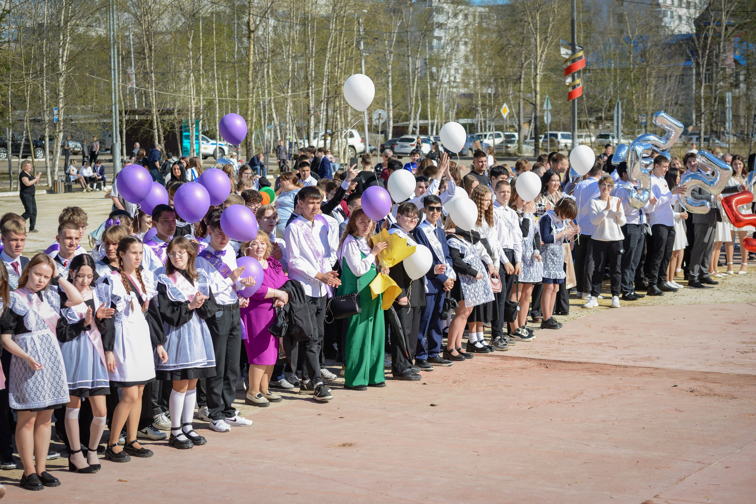 Парад выпускников. Татьяна Гойда портретный и семейный фотограф Ленск. Выпускные альбомы