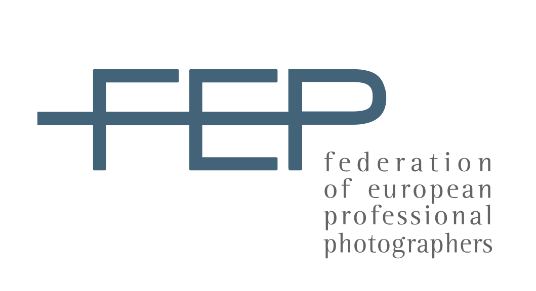 Логотип Федерации Европейских Фотографов FEP — международной организации профессиональных фотографов