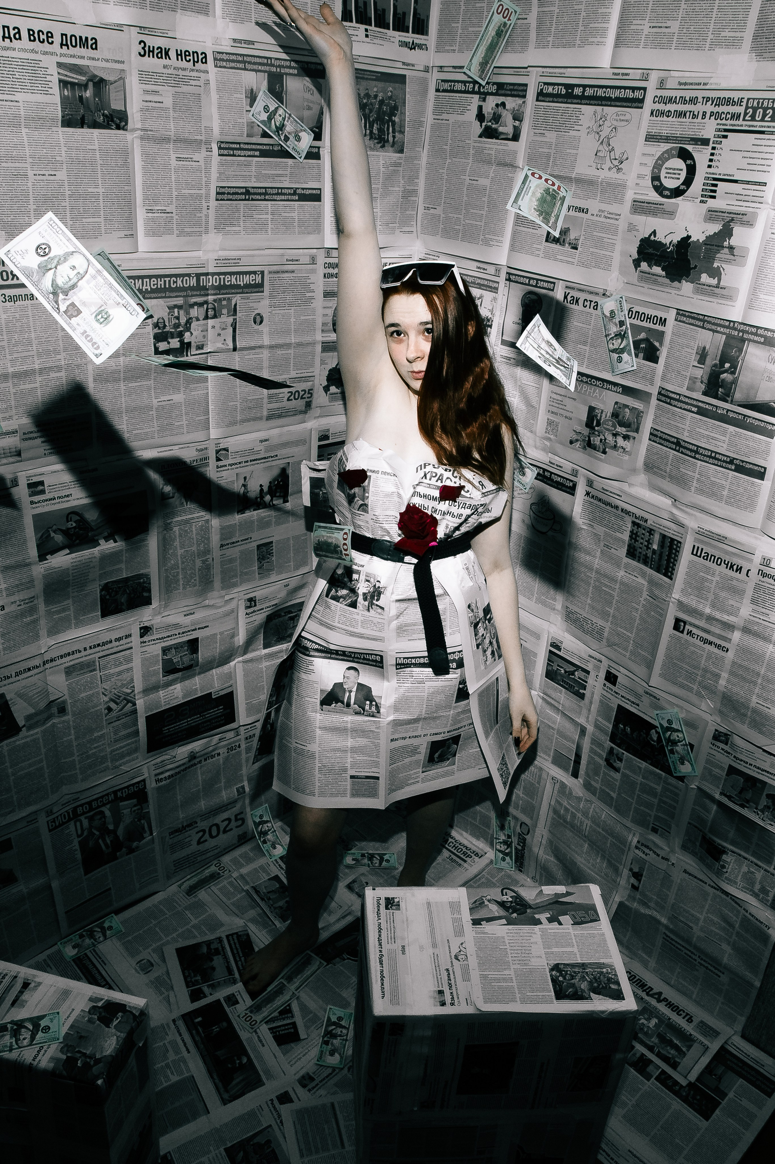 Идея для фотосессии с газетами