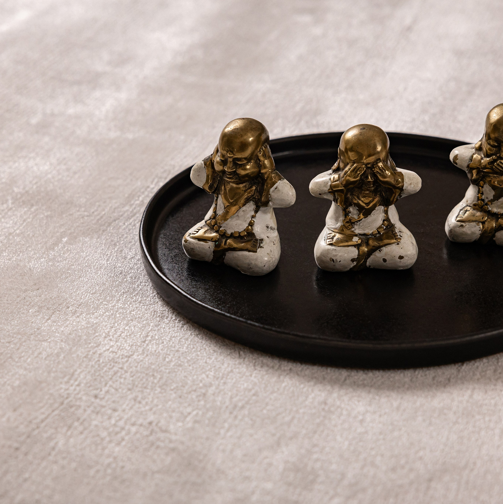 Ковры Decaro Rugs. L. Deco интерьерный салон. Краски/обои/лепной декор