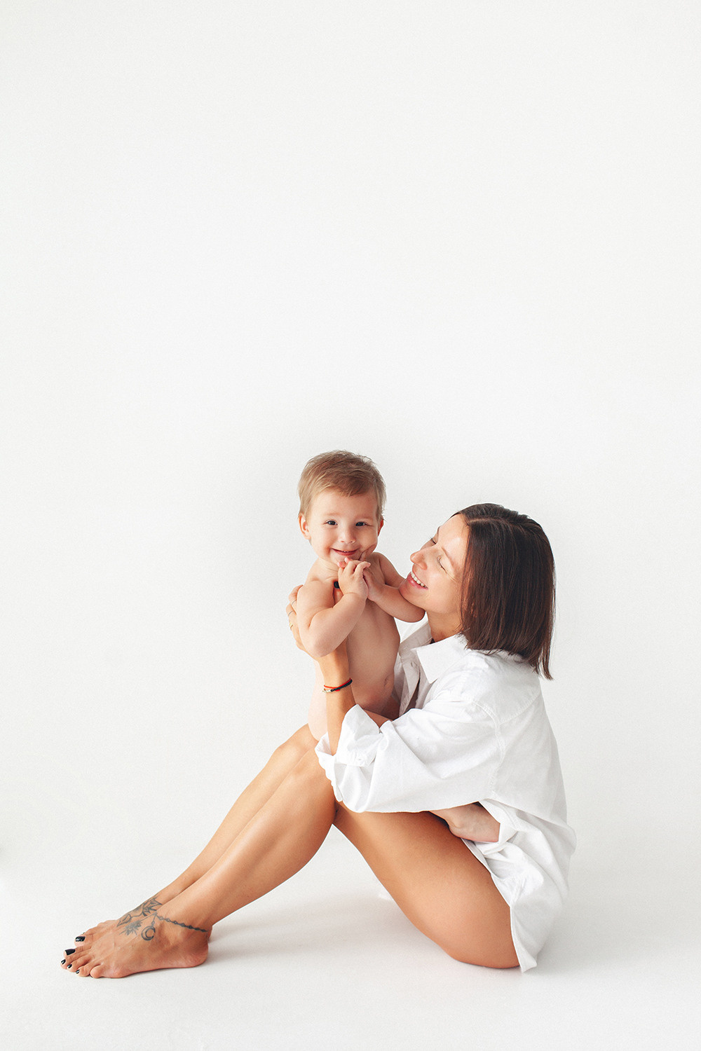 15 poses for a photo shoot on the floor. Детский фотограф в Самаре