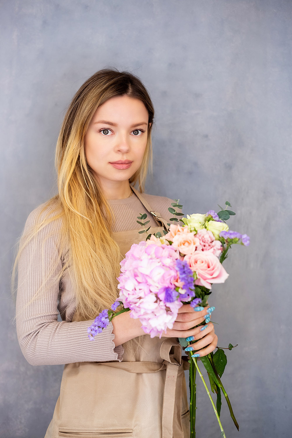 Портрет флориста на контент фотосессии