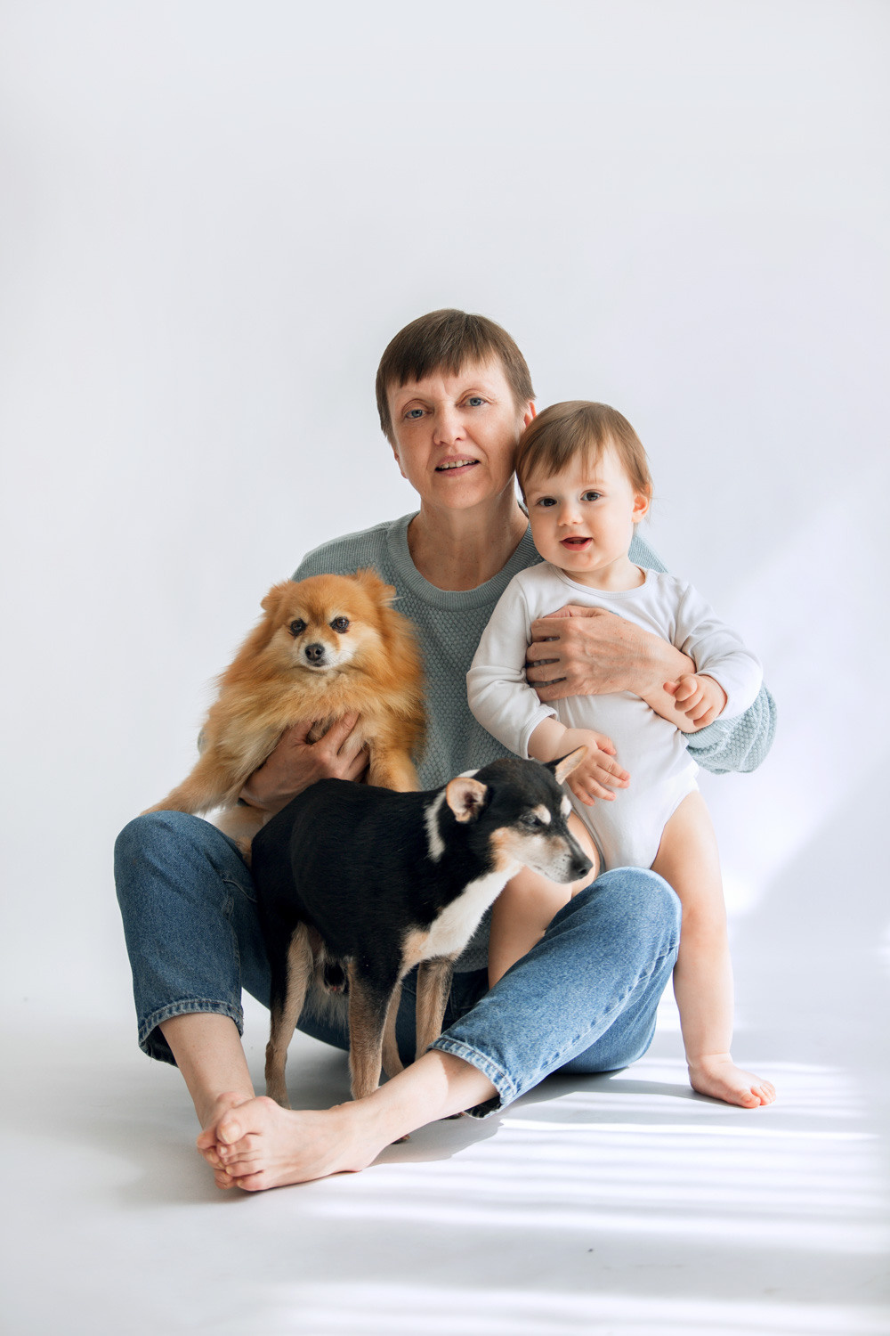 Домашние питомцы на детской фотосессии. Фотограф новорожденных Оксана Полевская