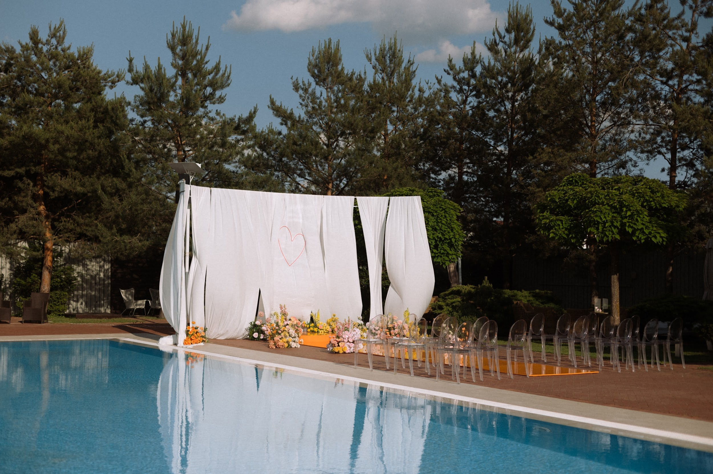 Ресторан Солнечный в Ростове-на-Дону церемония на бассейне