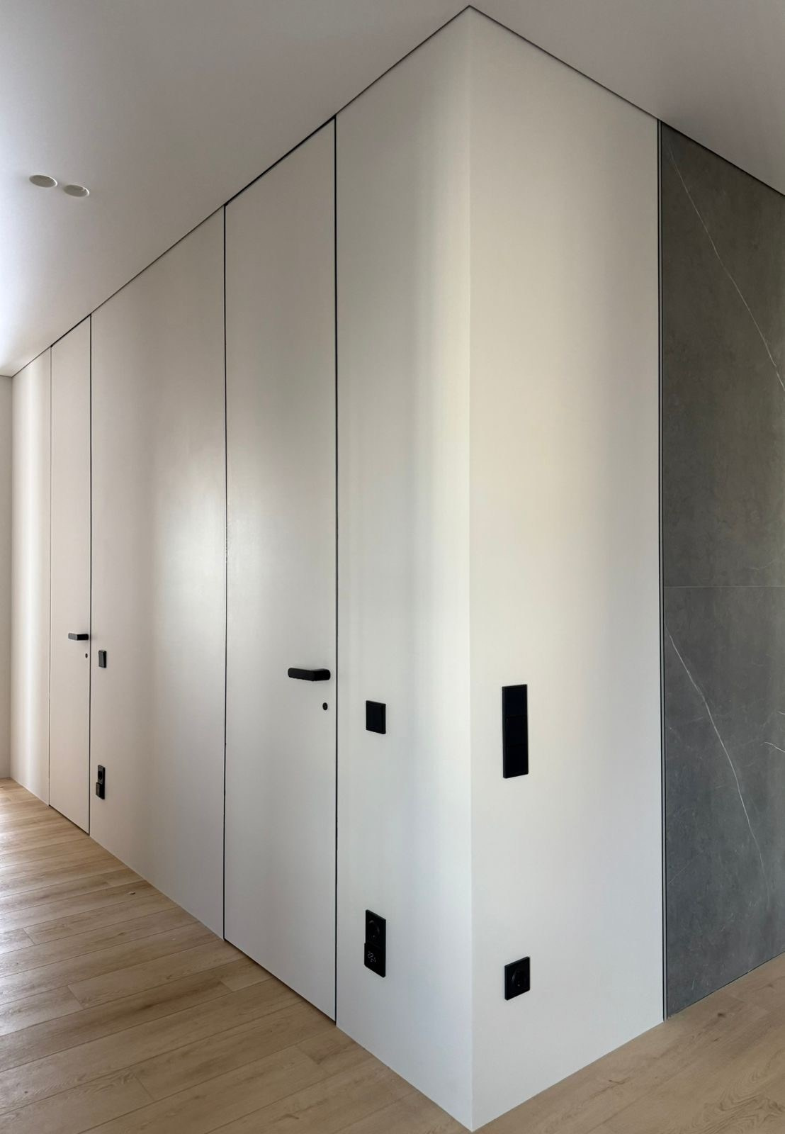 ЖК Екатерининский парк. Дизайн студия, занимаемся разработкой Дизайн проектов, реализацией проектов под ключ. Мы находимся в городе Екатеринбург. Зовут Рената