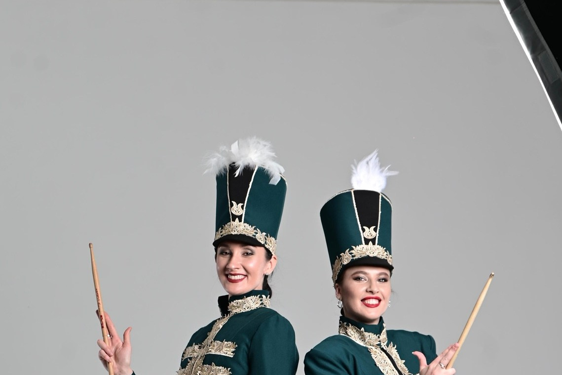 Форматы работ Just Girls. Just Brass