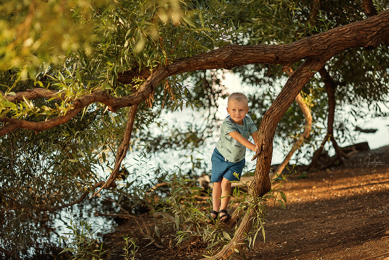 Семейная фотосессия в парке-дендрарии. Детский и семейный фотограф в Екатеринбурге