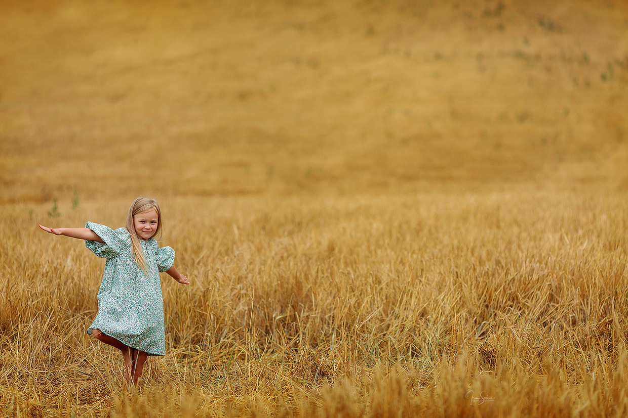 Фотосессия в пшенице. Детский и семейный фотограф в Екатеринбурге