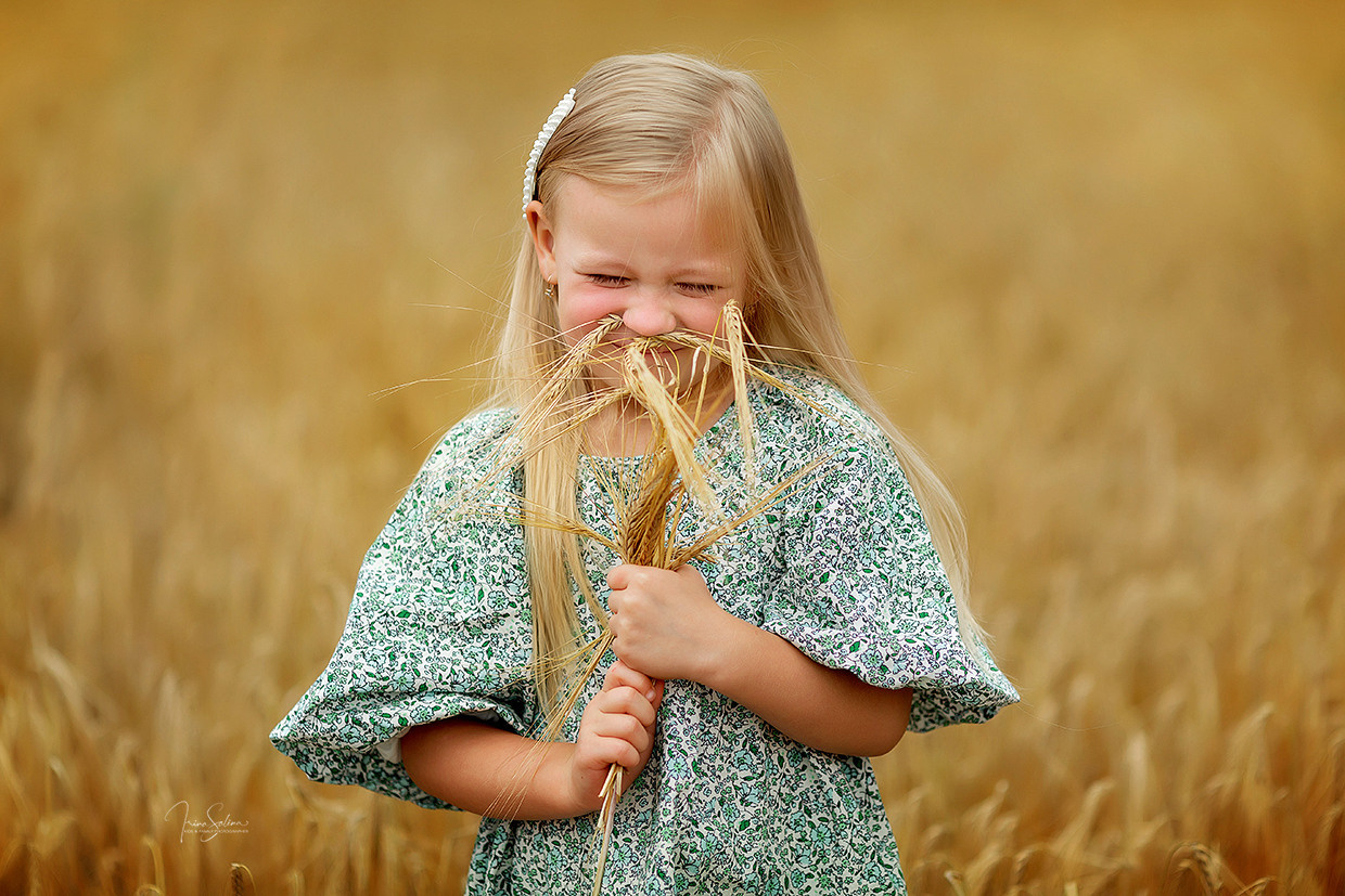 Фотосессия в пшенице. Детский и семейный фотограф в Екатеринбурге