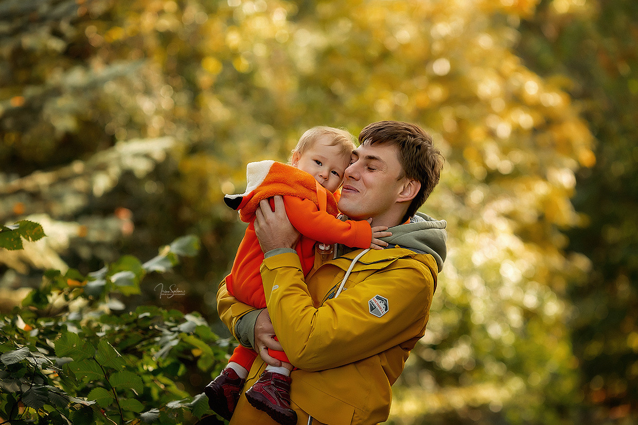 Семейные осенние фотографии в парке-дендрарии. Детский и семейный фотограф в Екатеринбурге