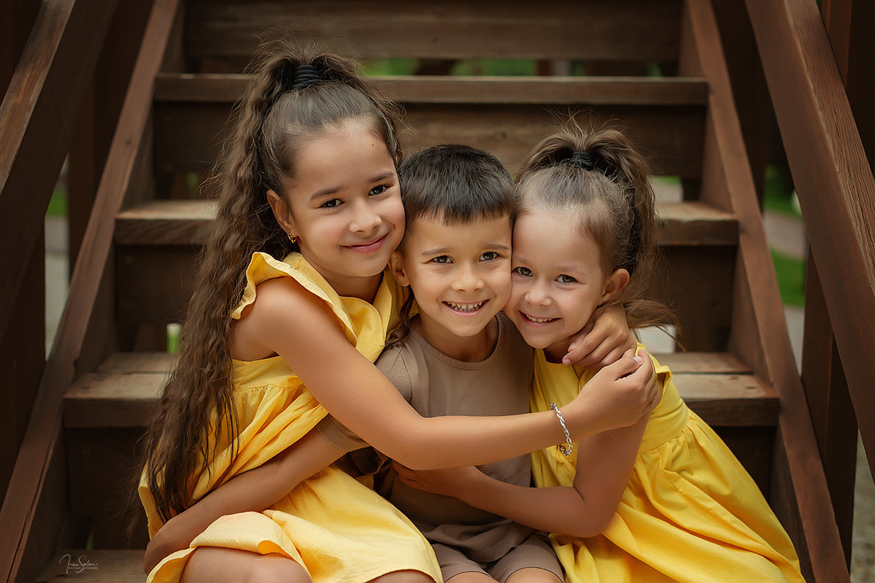 Семейная фотосессия в Клубе Тепло-уют и в лесу. Детский и семейный фотограф в Екатеринбурге