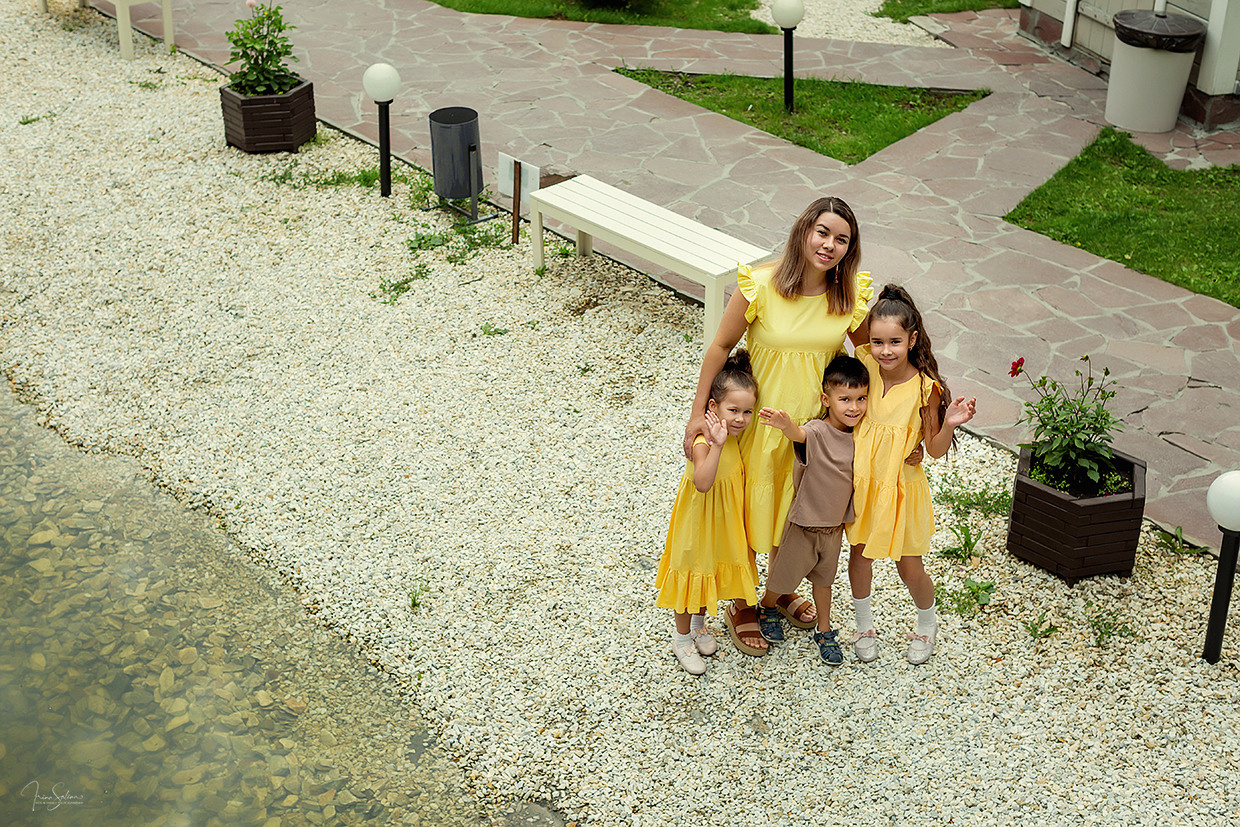 Семейная фотосессия в Клубе Тепло-уют и в лесу. Детский и семейный фотограф в Екатеринбурге