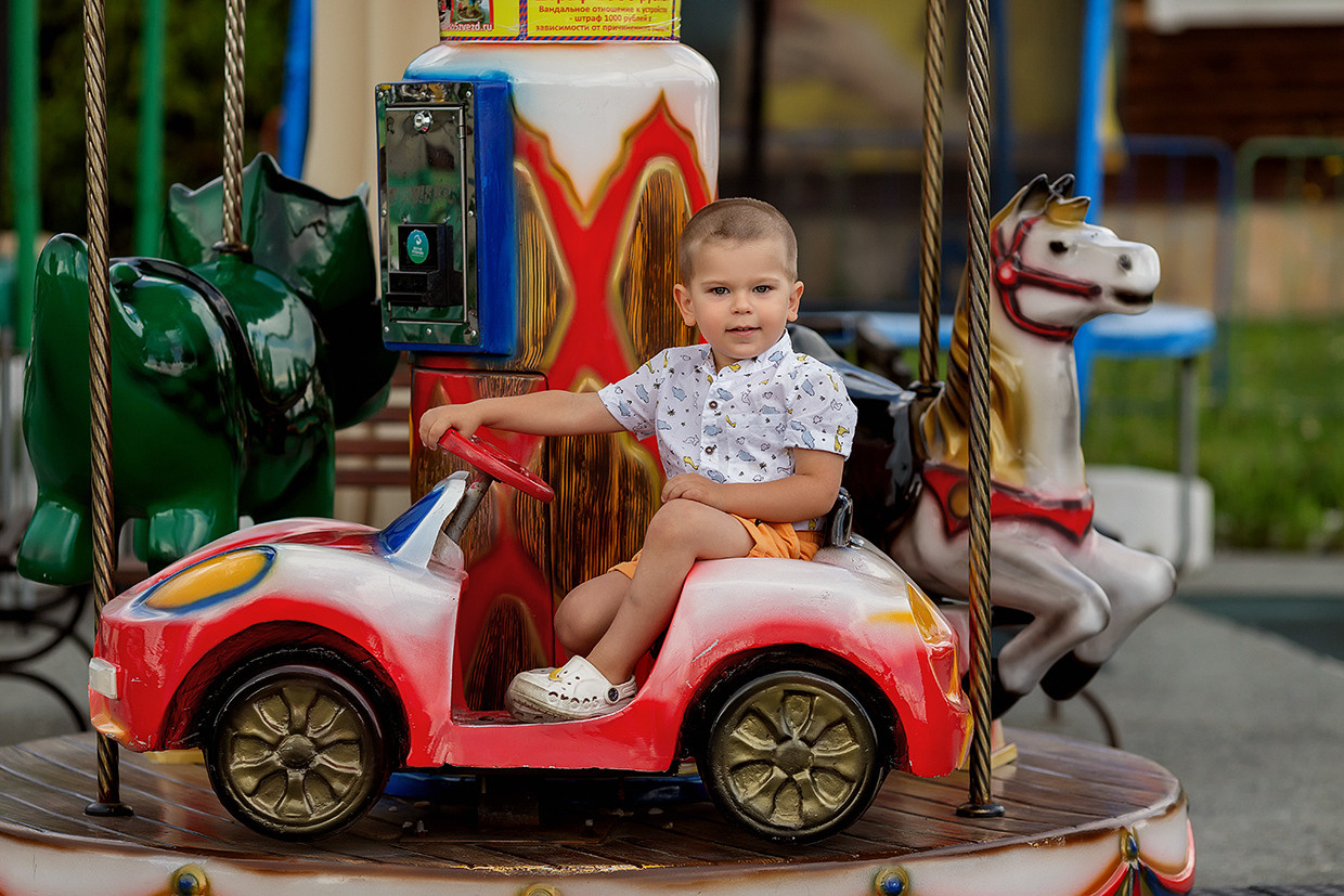 Семейная фотосессия в КСК Белая лошадь. Детский и семейный фотограф в Екатеринбурге