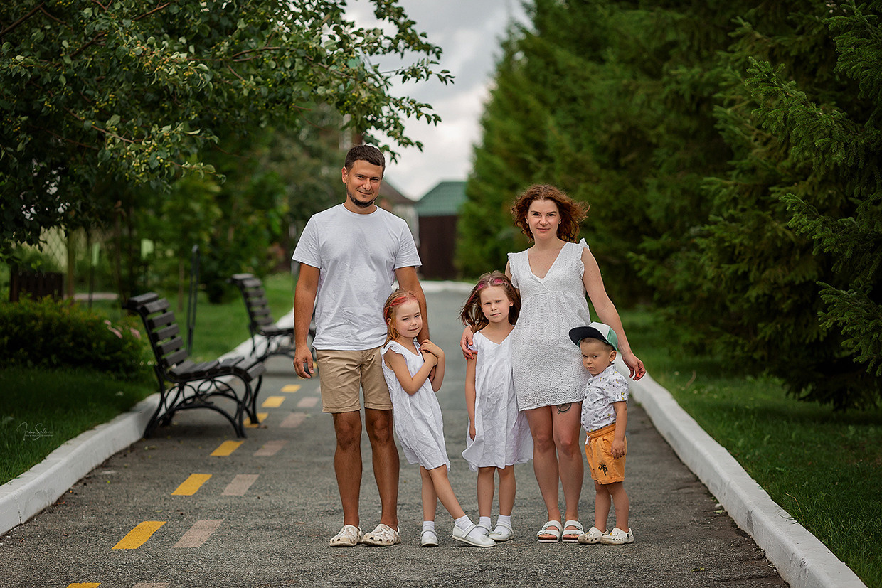 Семейная фотосессия в КСК Белая лошадь. Детский и семейный фотограф в Екатеринбурге