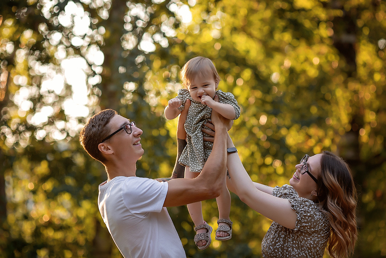 Семейная фотосессия в Харитоновском парке. Детский и семейный фотограф в Екатеринбурге