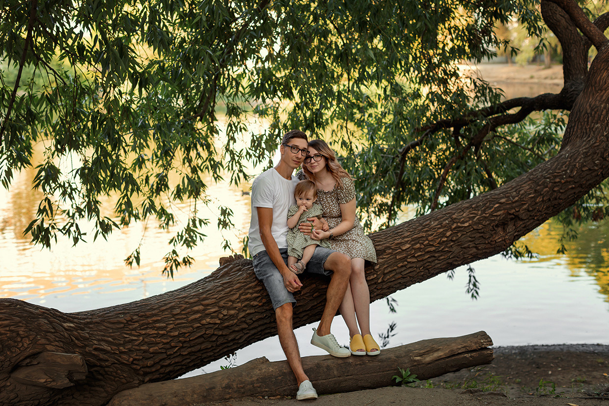 Семейная фотосессия в Харитоновском парке. Детский и семейный фотограф в Екатеринбурге