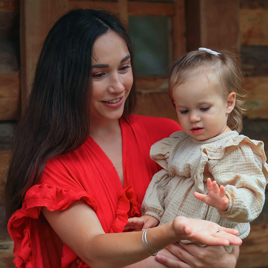 Семейная пара на природе. Фотосессия в районе Измайлово города Москвы