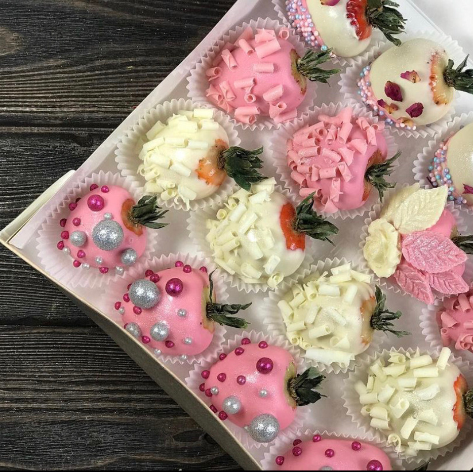 Наборы из клубники в шоколаде Сургут. Клубника в шоколаде в Сургуте