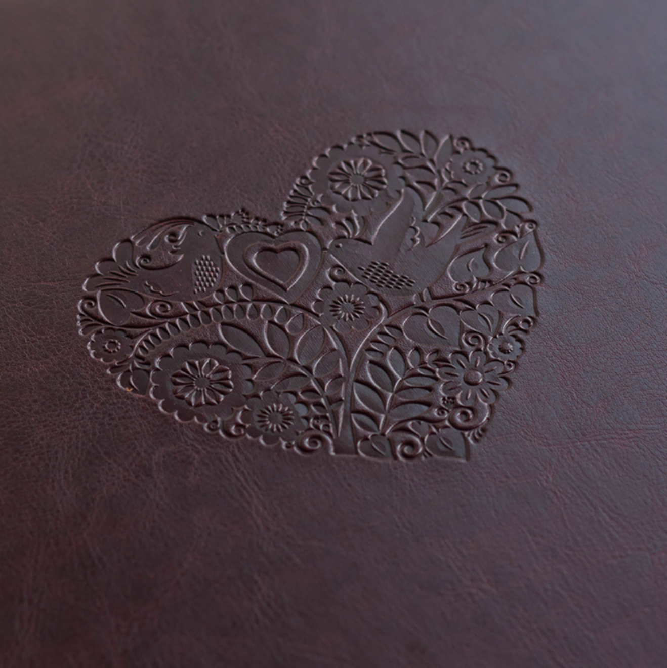 Кк, Тиснение, искуст.кожа, техн. Фотограф Ольга Молева