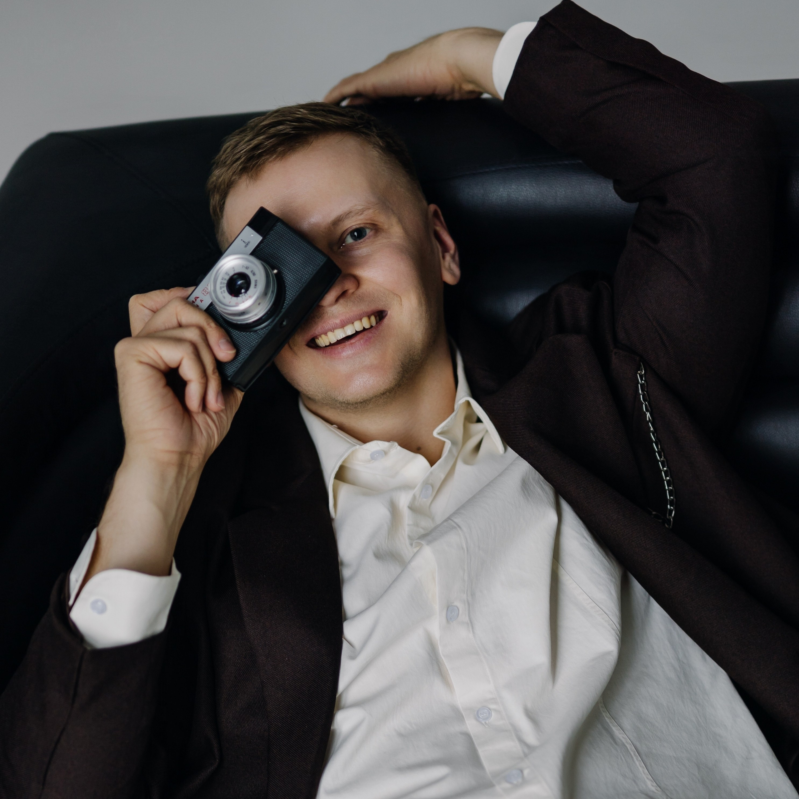 Контакты. Fabrika  — фотостудия в центре Брянска