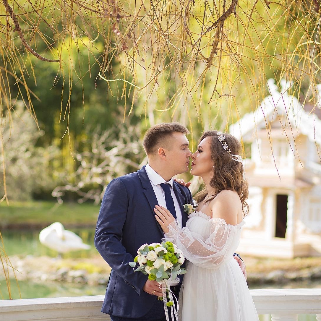 девушка в отеле в халате