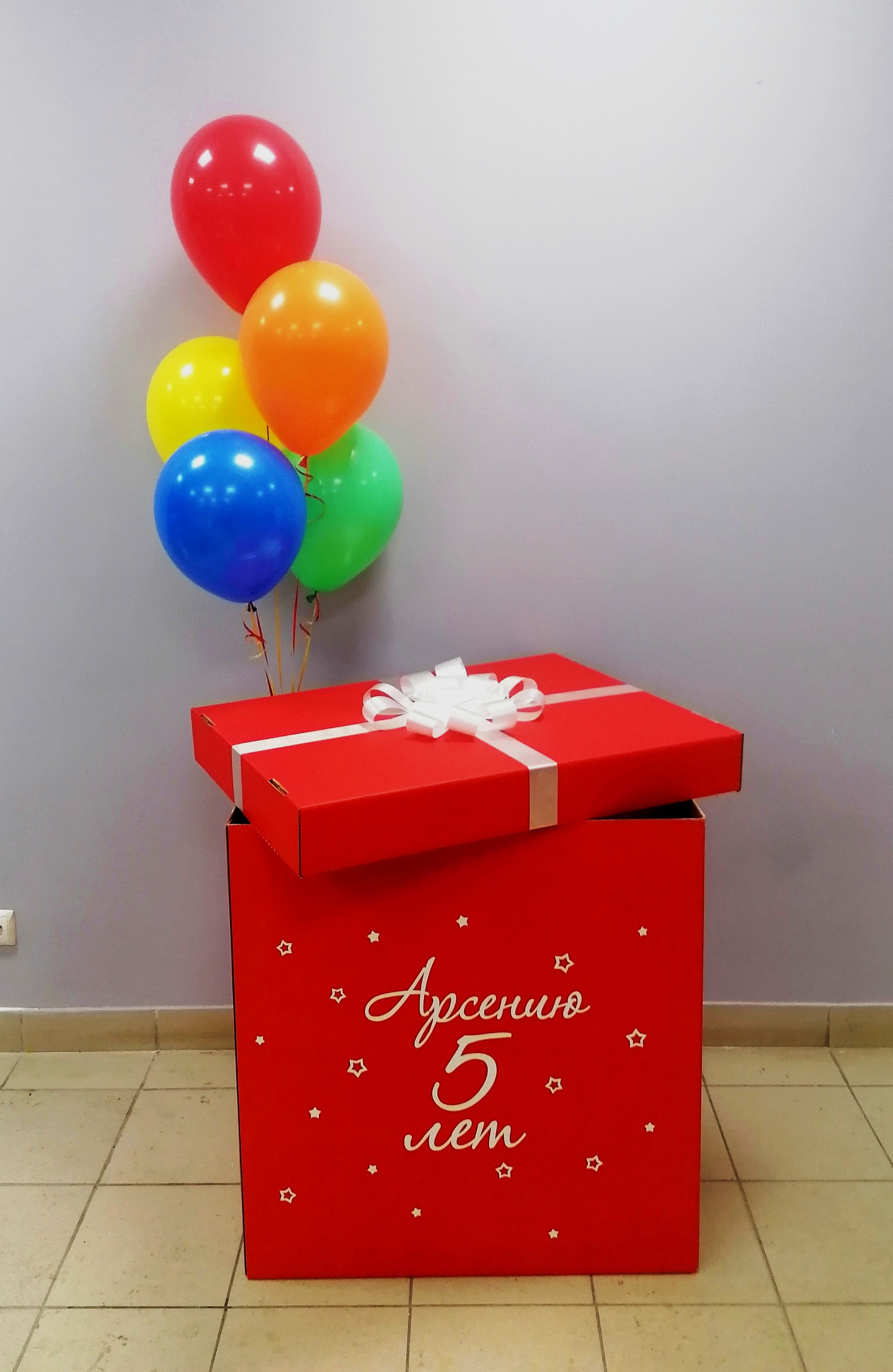 Коробка с шарами. Студия праздничного декора