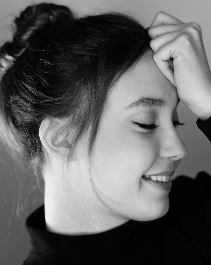 Я работаю в разных жанрах фотографии — от портретов до свадебной и семейной съёмки — в городе Междуреченске. Виктория Куреннова