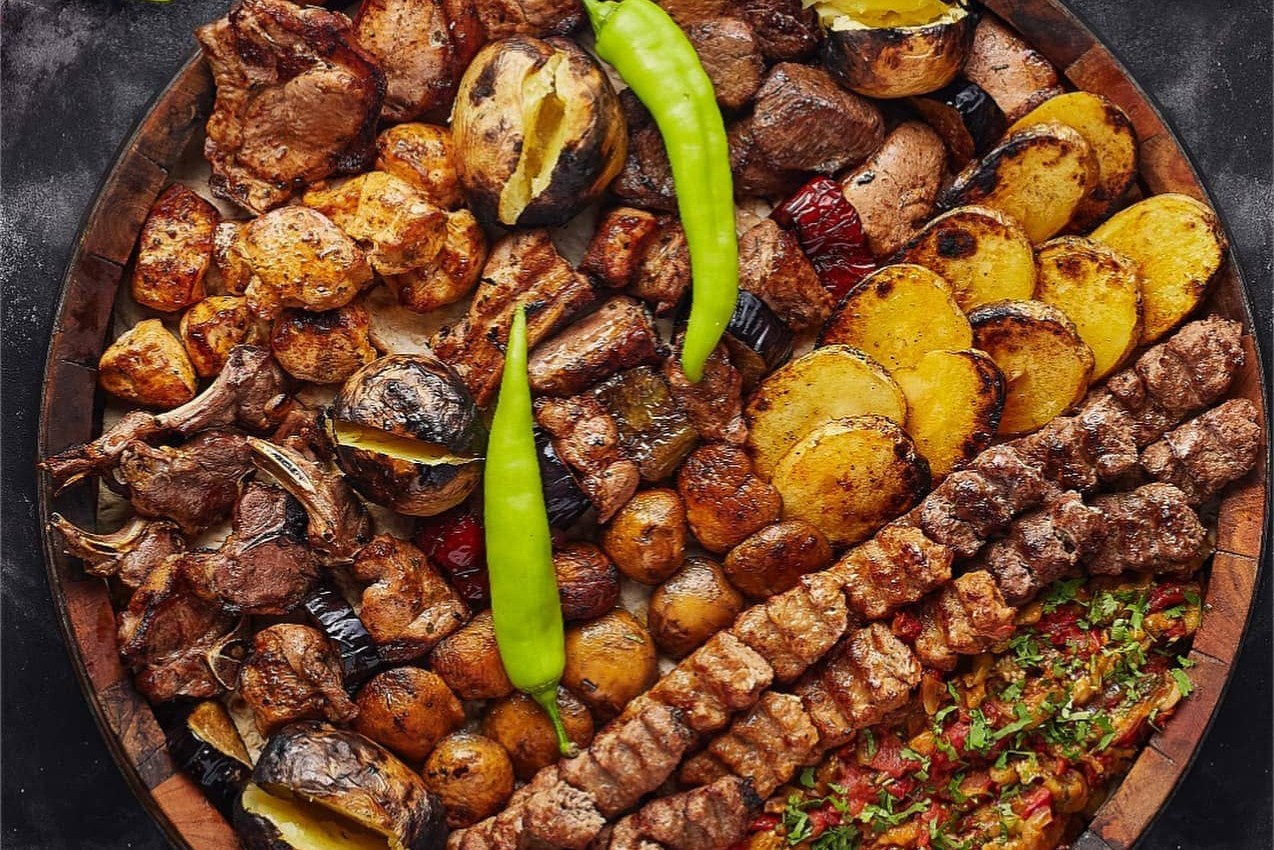 Блюда на мангале. Грузинская кухня. Доставка блюд по меню. Доставка комплексных обедов