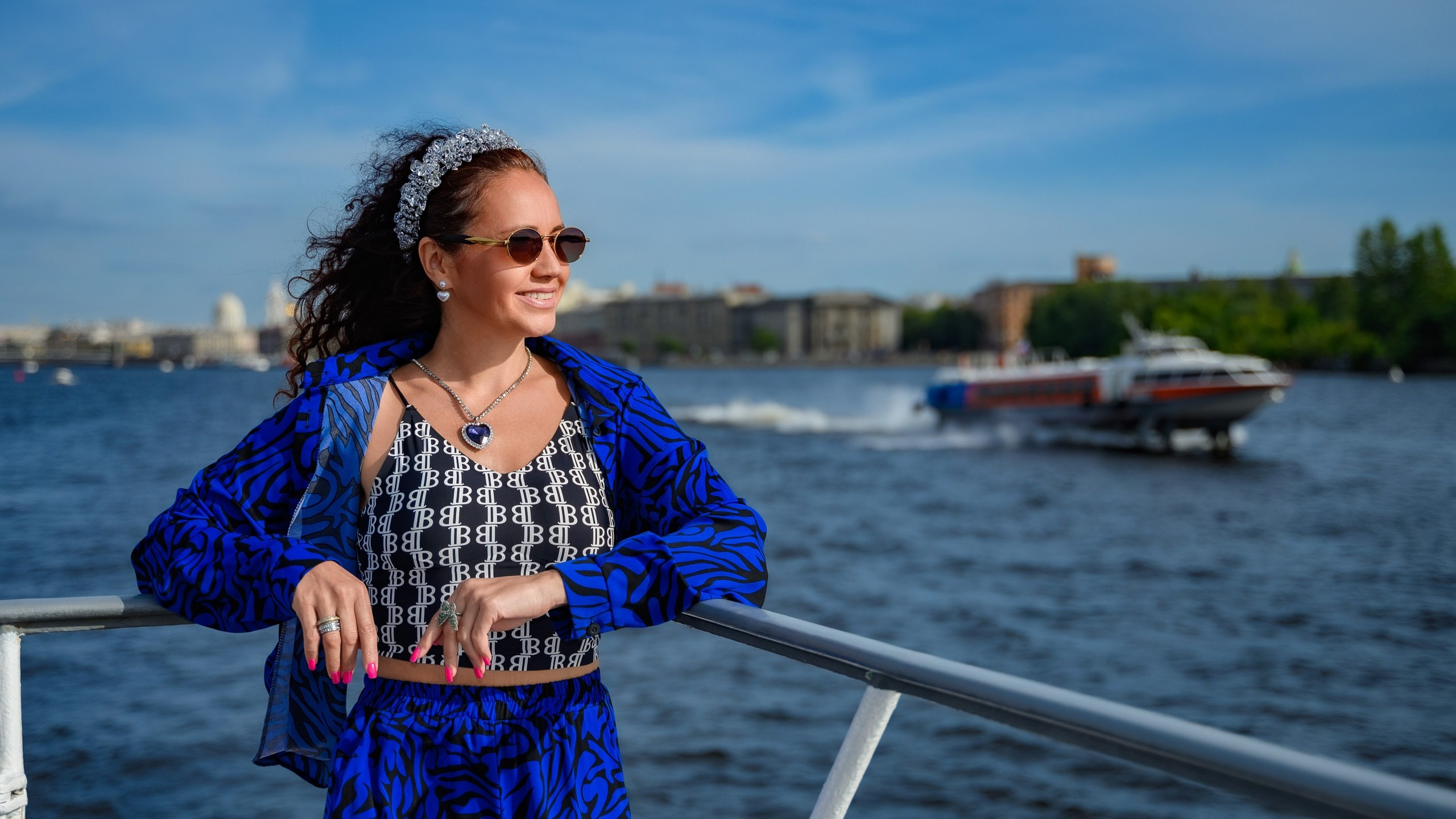 Услуги и цены фотографа в СПб. Стоимость фотосъёмки в Санкт-Петербурге. Фотограф на свадьбу, корпоратив, юбилей, мероприятие, в загс цена. Фотограф Алексей Лукин. Свадьба, мероприятие, корпоратив, юбилей, фотосессия, портрет. Фотосъёмка в Санкт-Петербурге. Ретушь фотографий